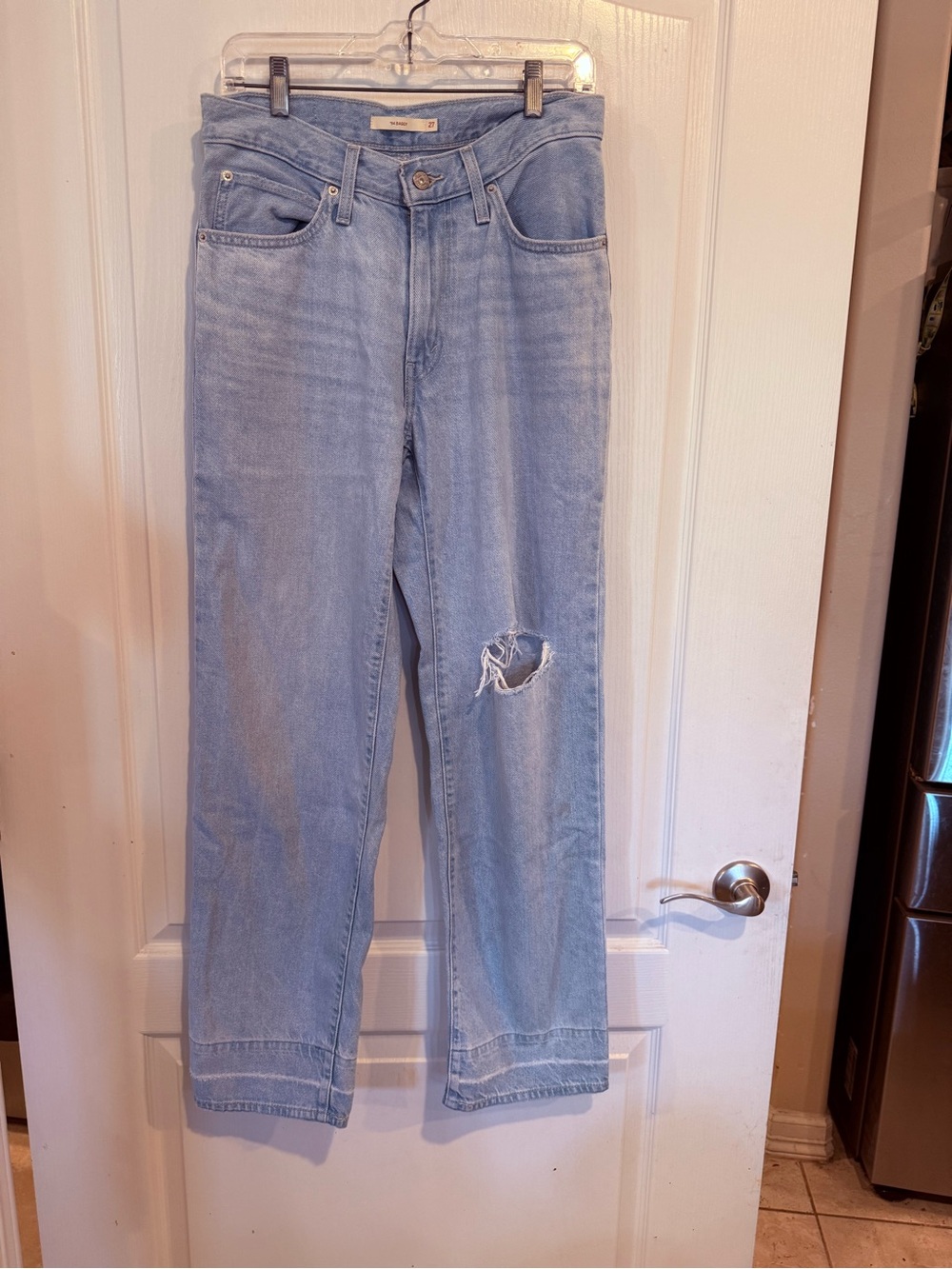 Levi’s women’s light wash distressed denim High Rise ‘94 baggy Jeans size 27